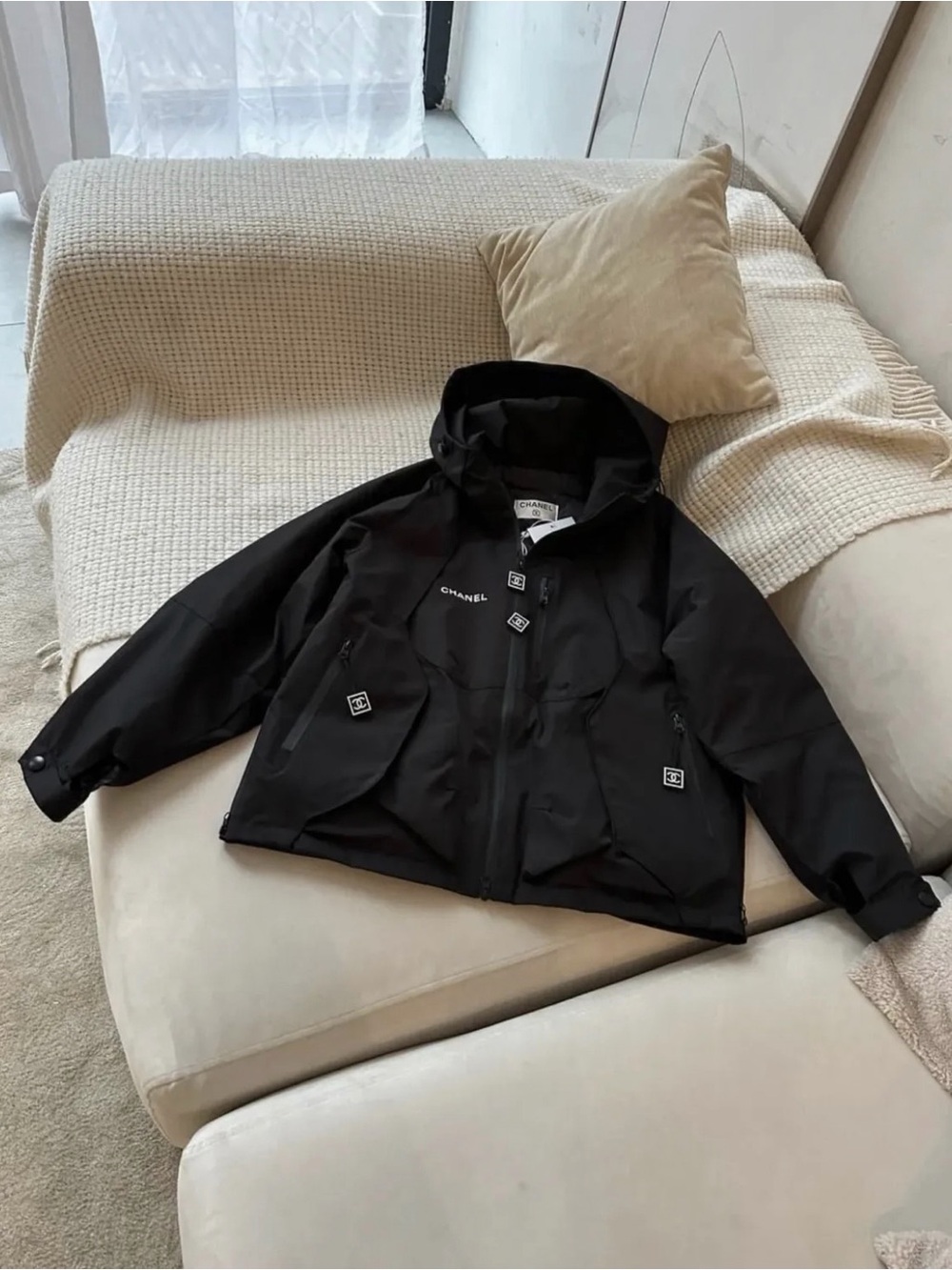 Chanel Women's Black Jacket Oversized - Picture 8 of 16